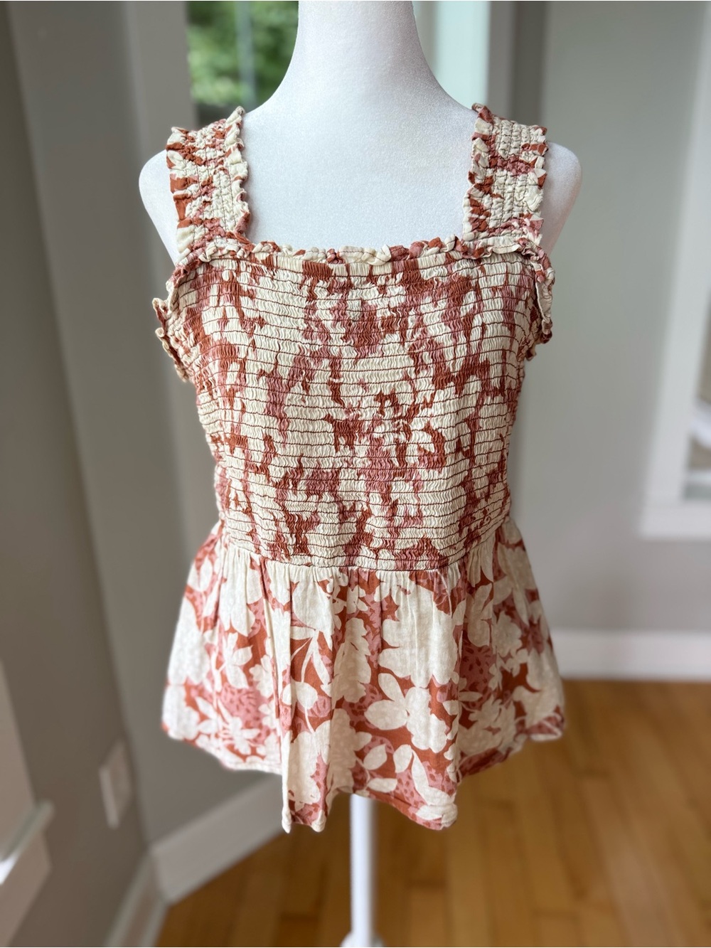 Old Navy Cream & Rust Floral Smocked Peplum Camisole Sz Medium